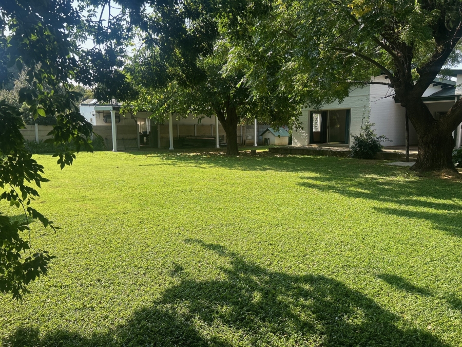 5 Bedroom Property for Sale in Viljoenskroon Free State